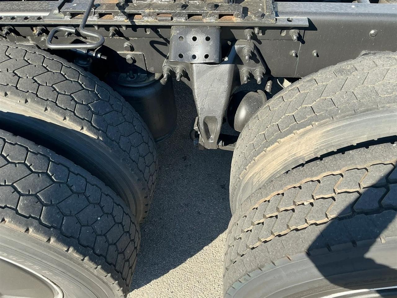 International LT62F  2021