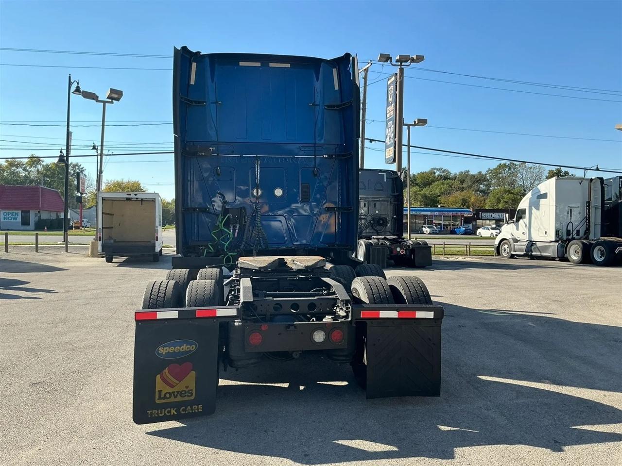 International LT62F  2021