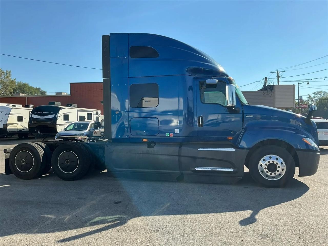 International LT62F  2021