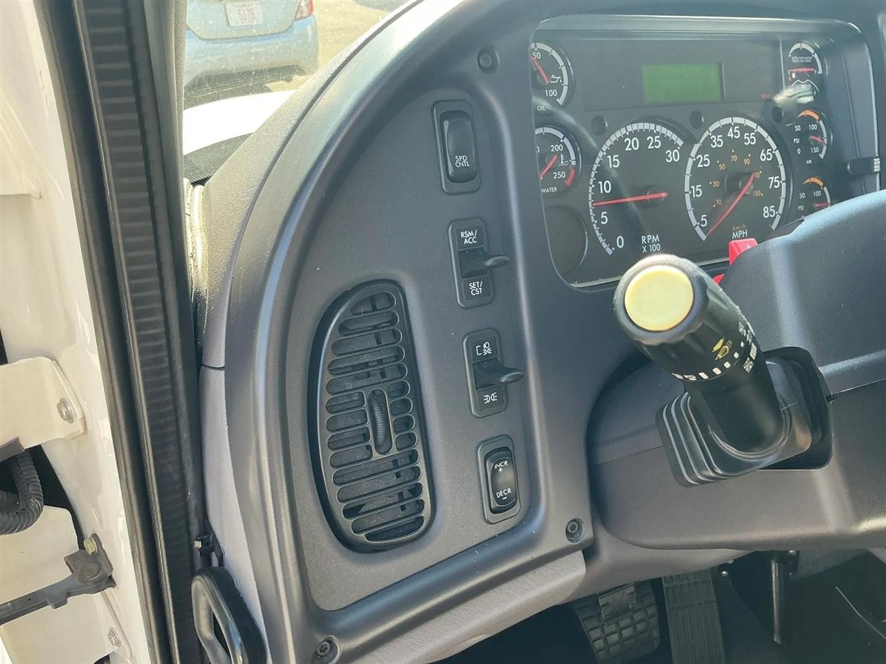 Freightliner M2 106  2019