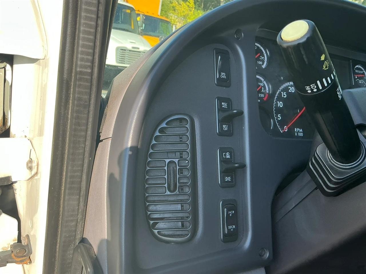Freightliner M2 106  2019