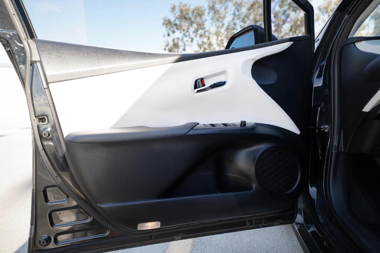 Toyota Prius Two 2016