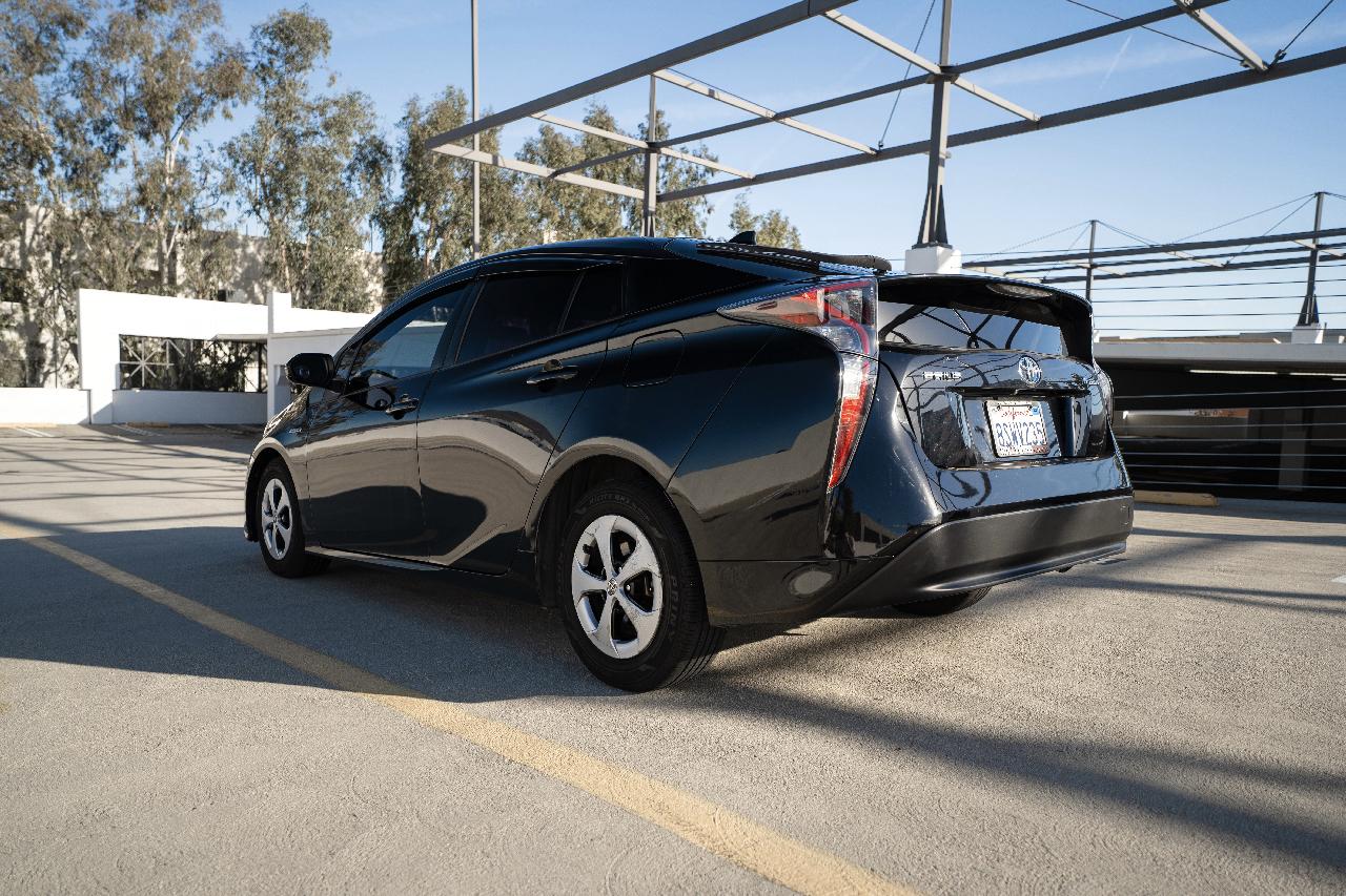 Toyota Prius Two 2016