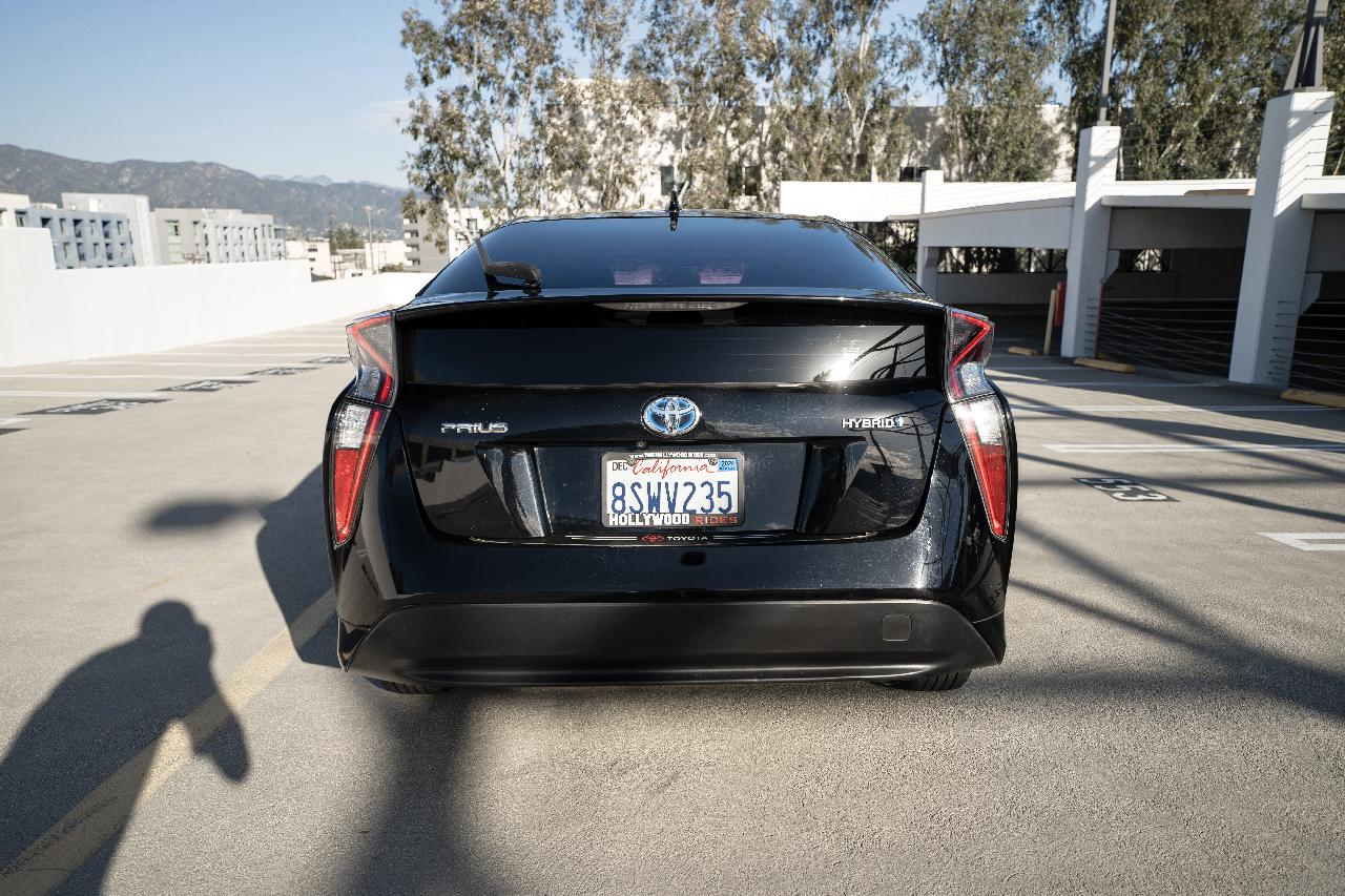 Toyota Prius Two 2016