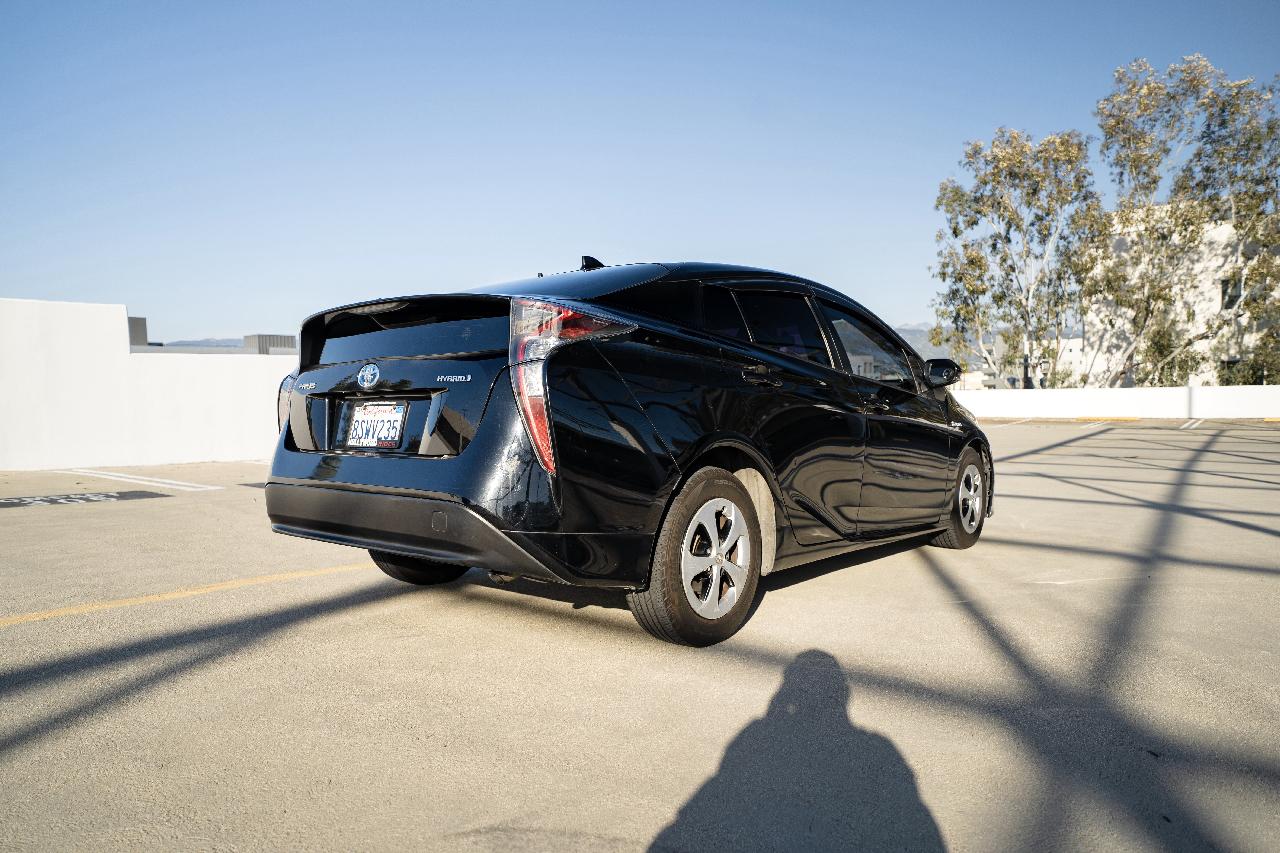 Toyota Prius Two 2016