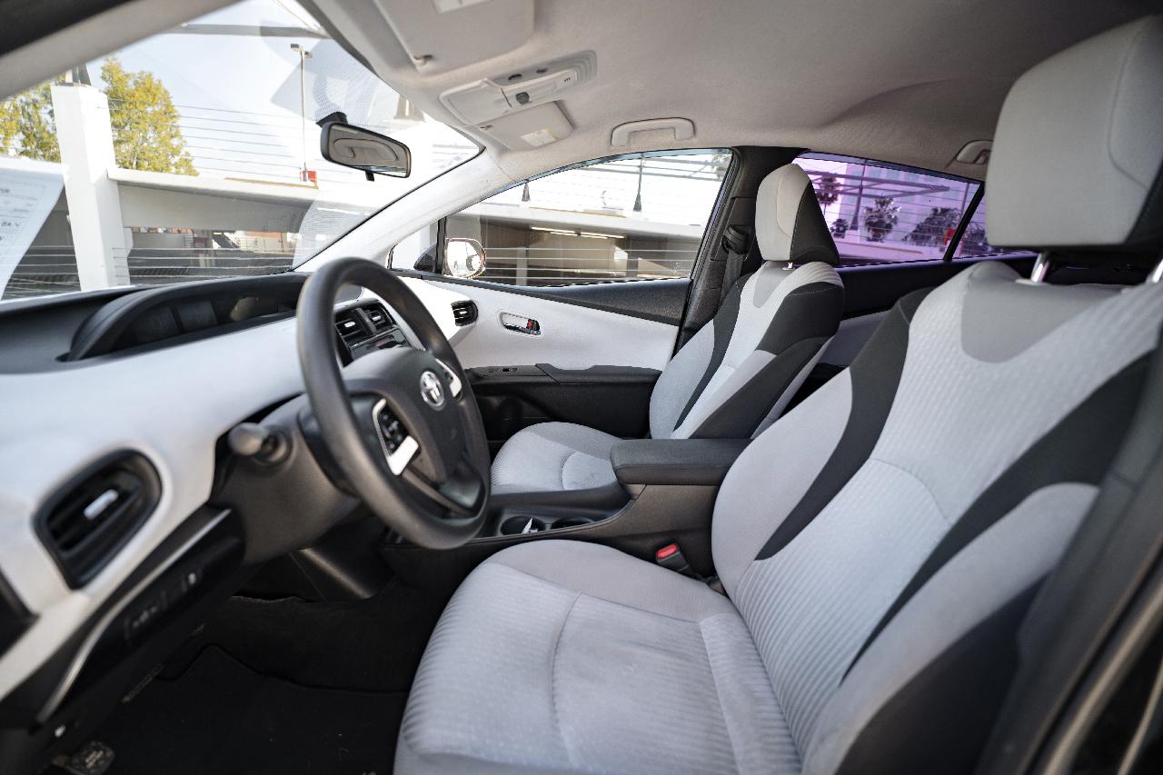 Toyota Prius Two 2016