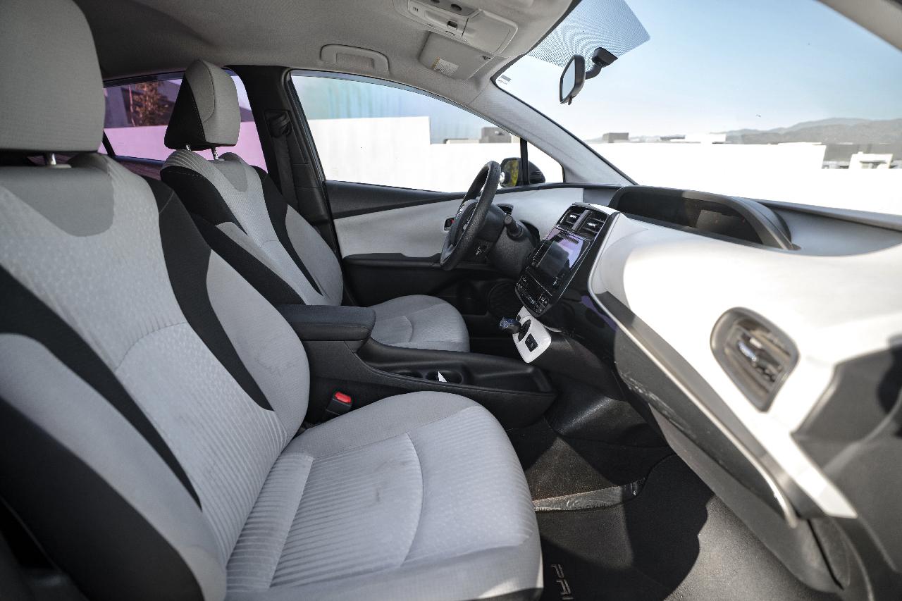 Toyota Prius Two 2016