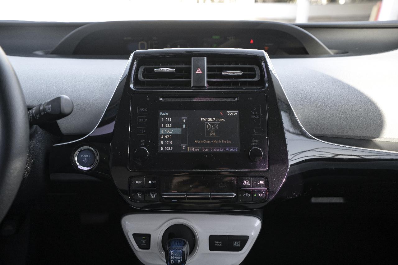 Toyota Prius Two 2016