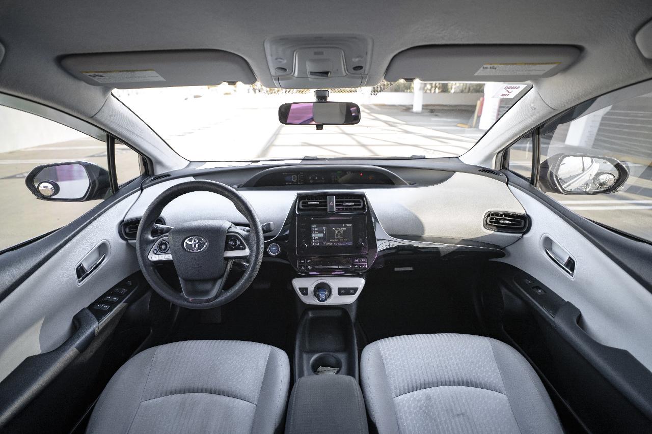 Toyota Prius Two 2016