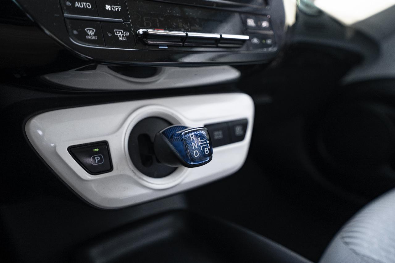 Toyota Prius Two 2016