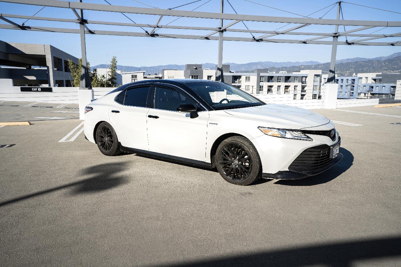 Toyota Camry Hybrid XLE 2018