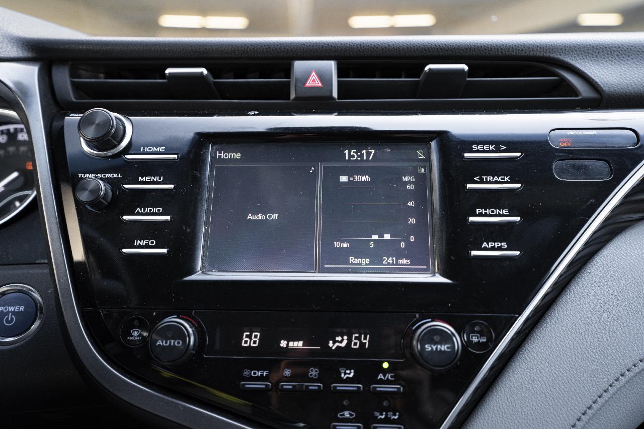 Toyota Camry Hybrid XLE 2018