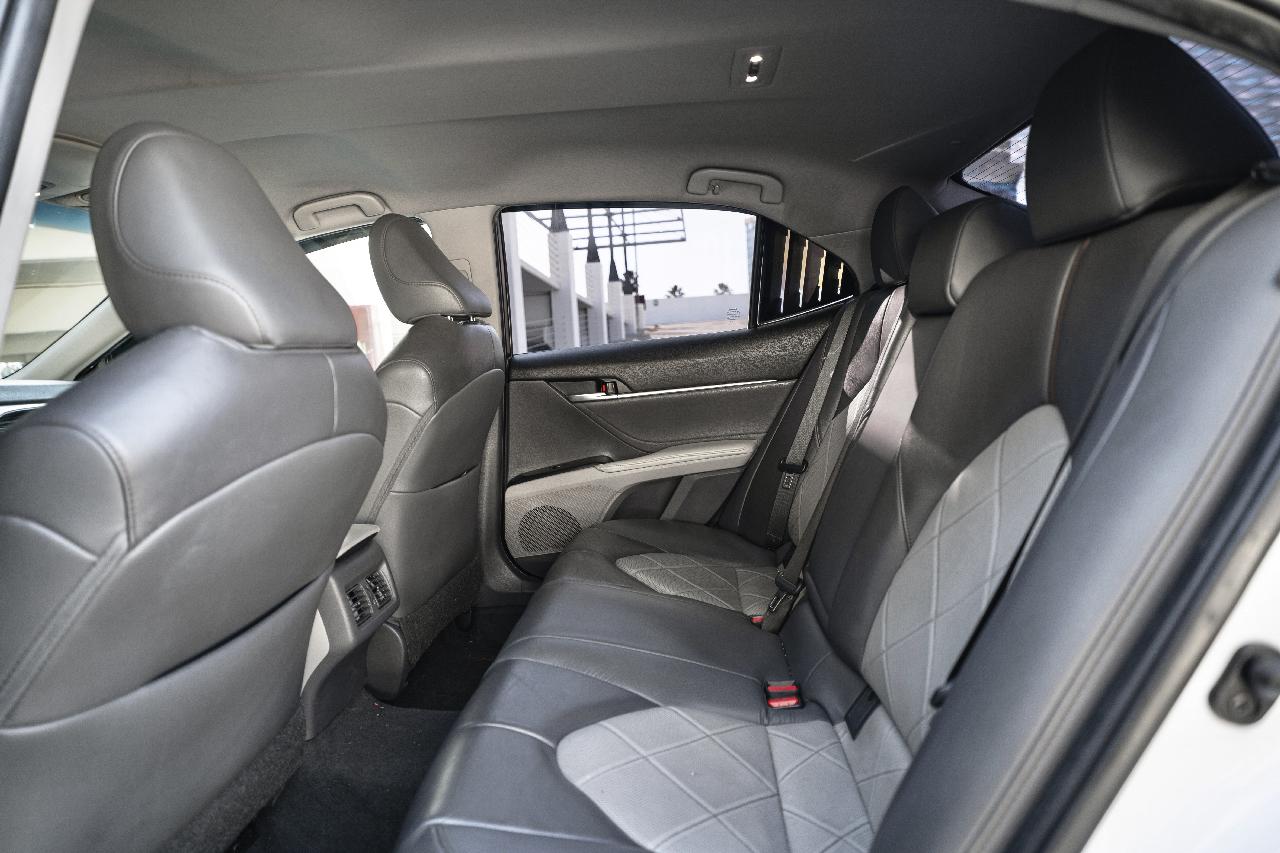 Toyota Camry Hybrid XLE 2018