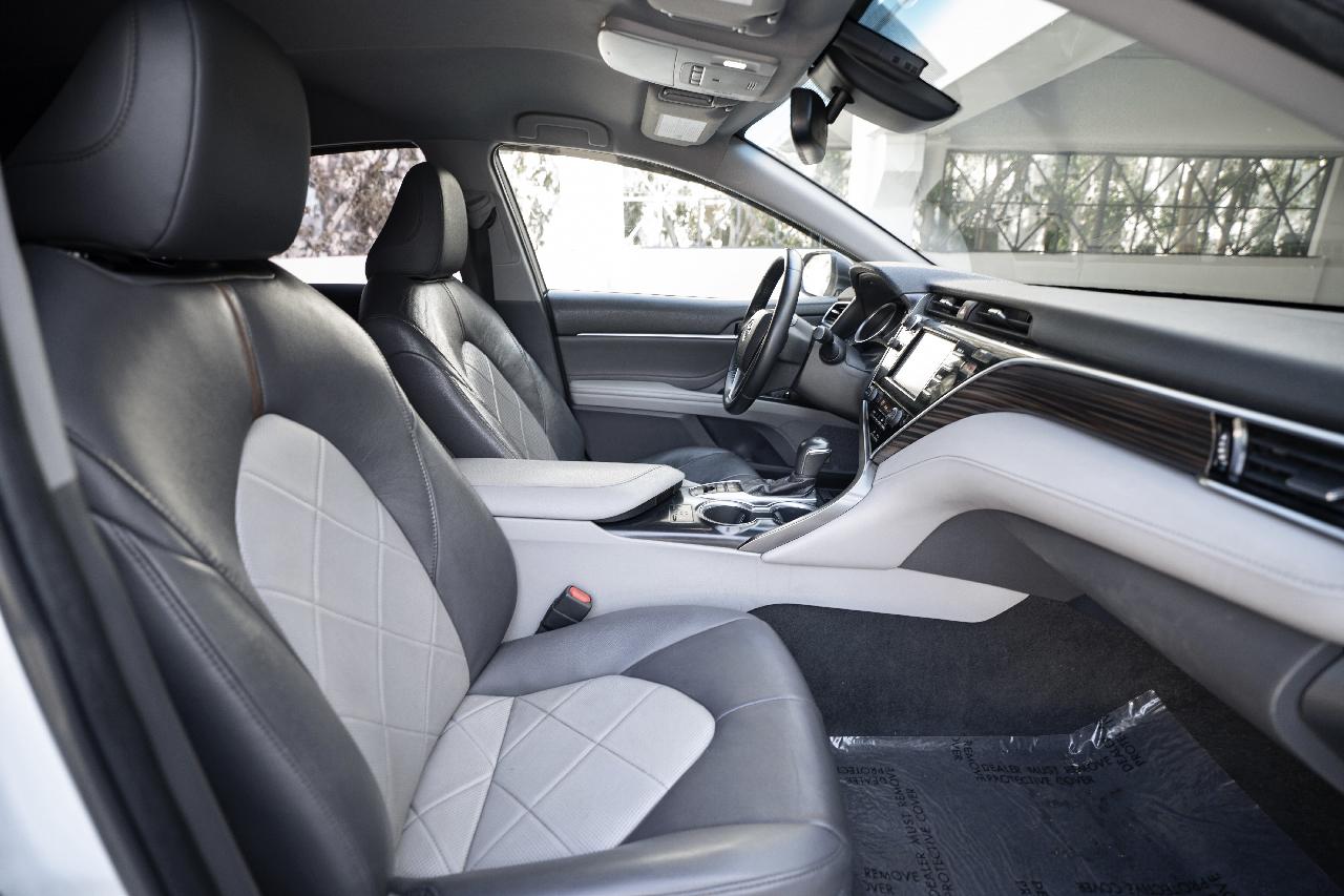 Toyota Camry Hybrid XLE 2018