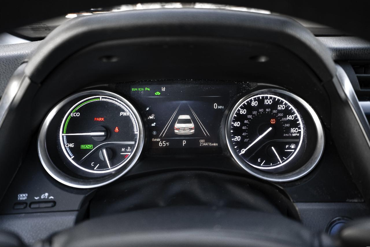 Toyota Camry Hybrid XLE 2018