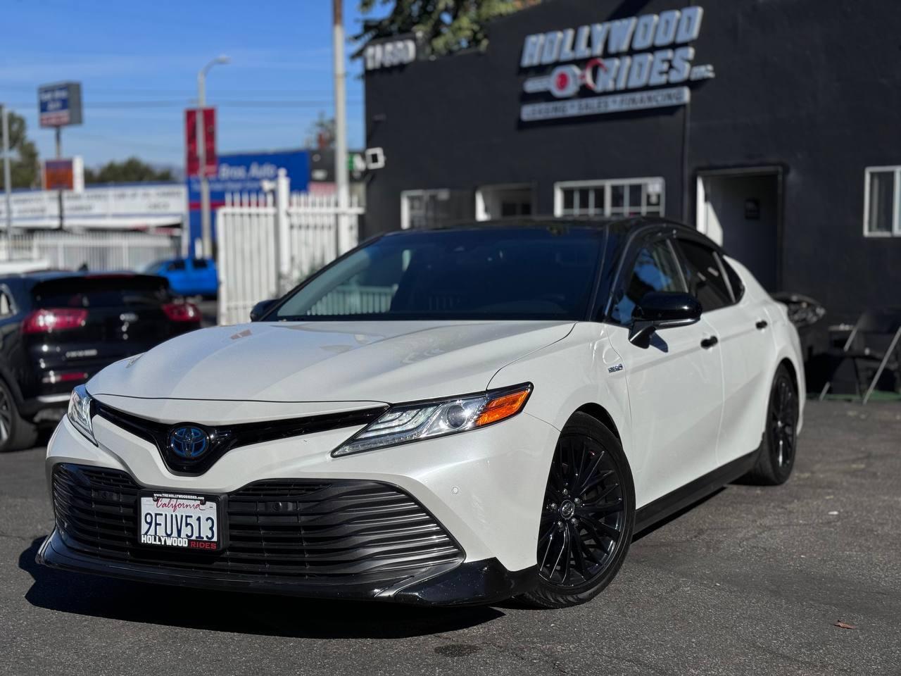 Toyota Camry Hybrid XLE 2018