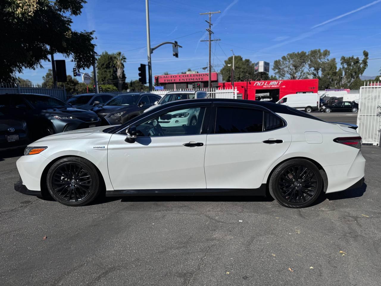 Toyota Camry Hybrid XLE 2018