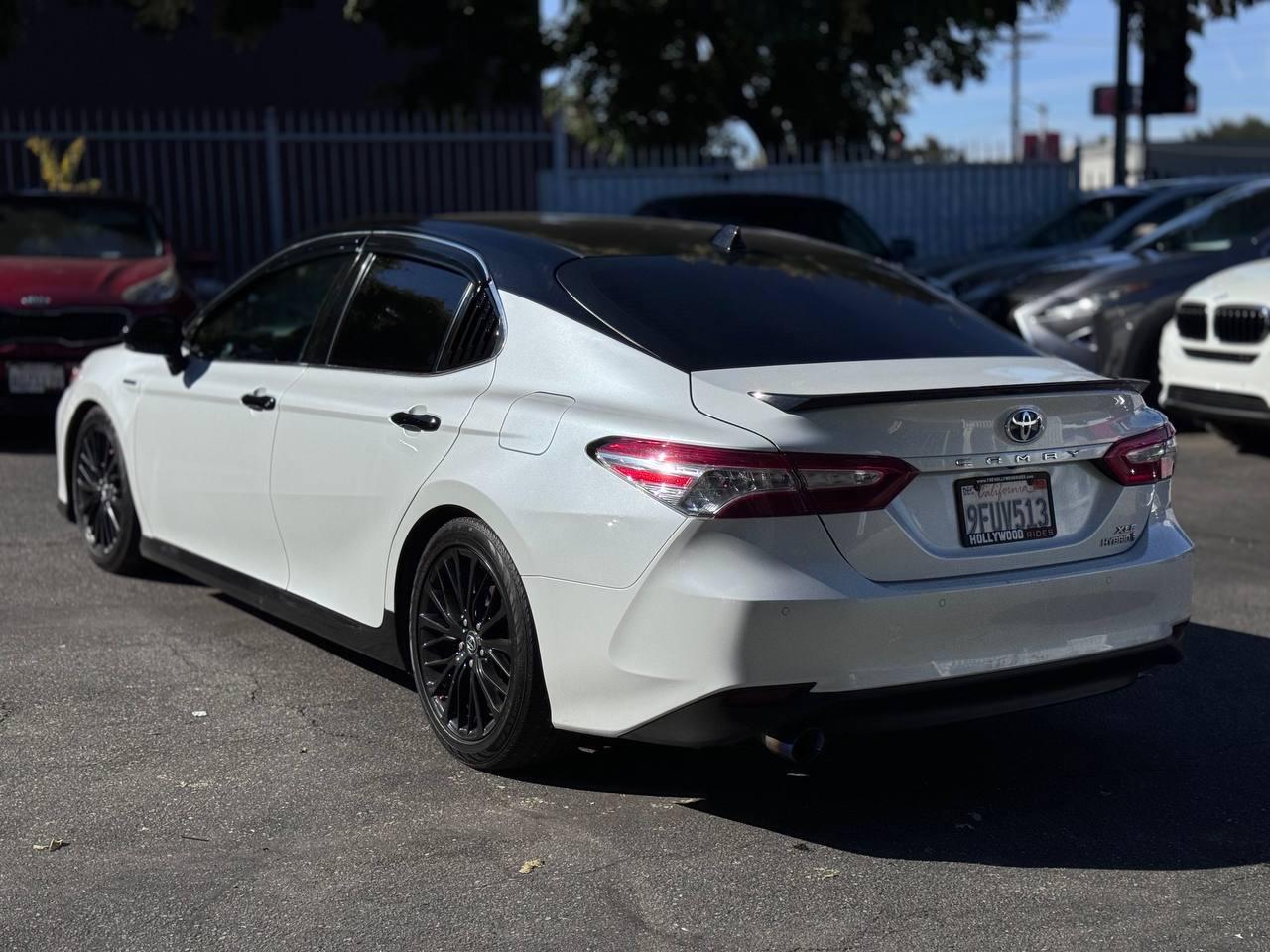 Toyota Camry Hybrid XLE 2018
