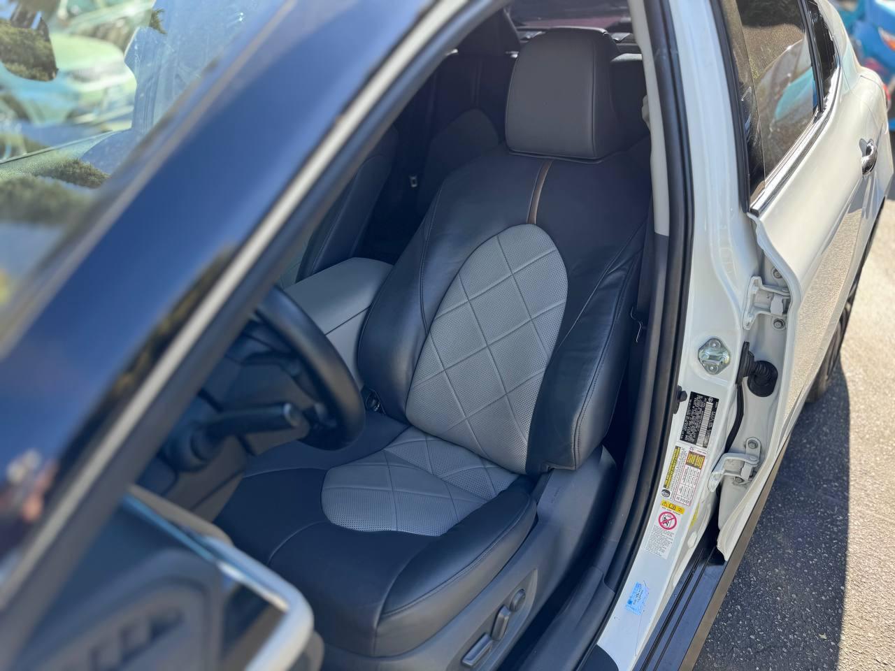 Toyota Camry Hybrid XLE 2018