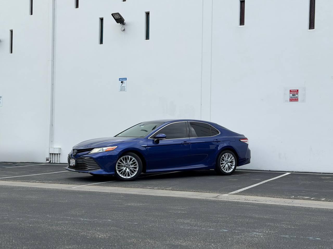 Toyota Camry Hybrid XLE 2018