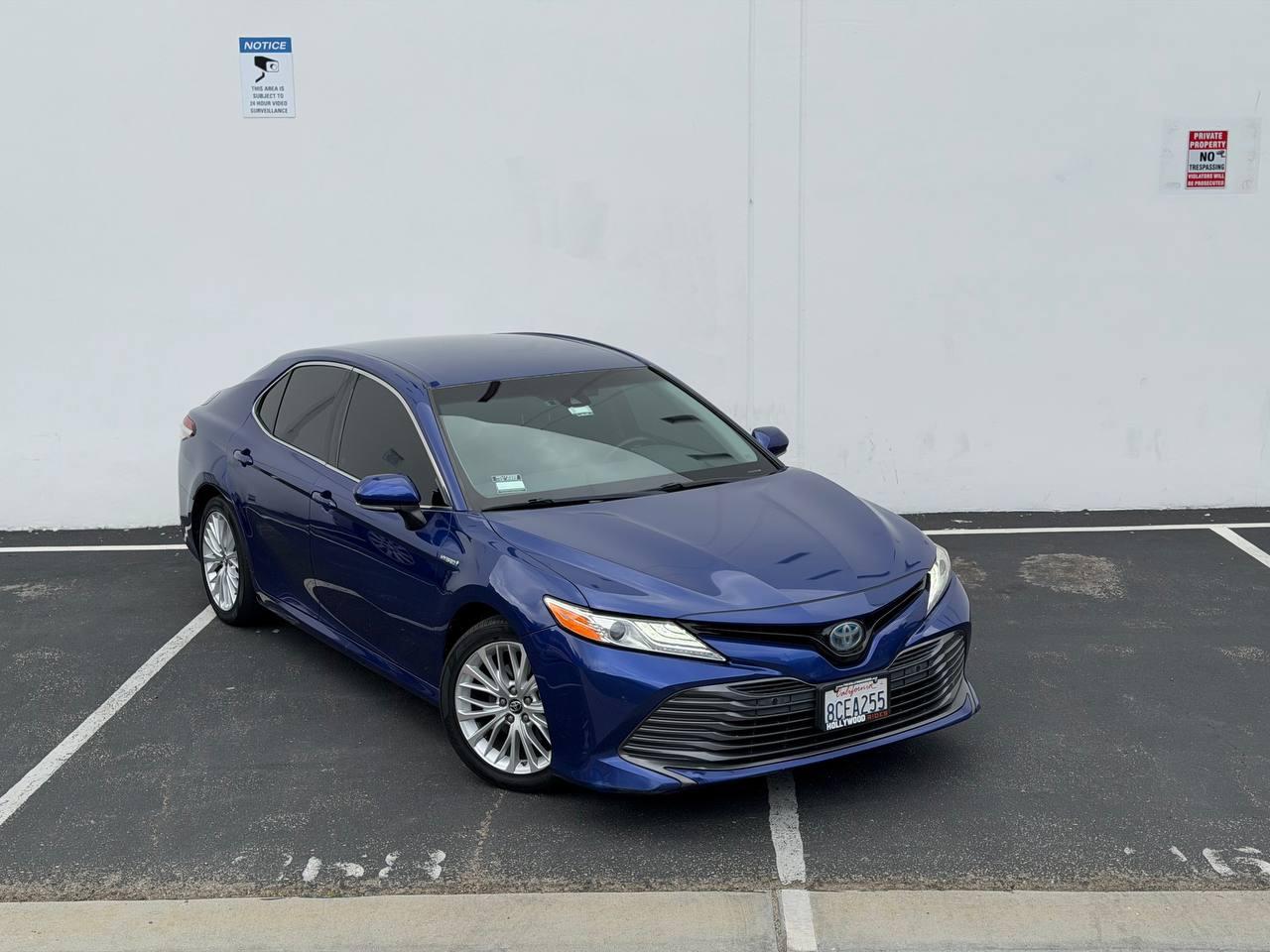 Toyota Camry Hybrid XLE 2018