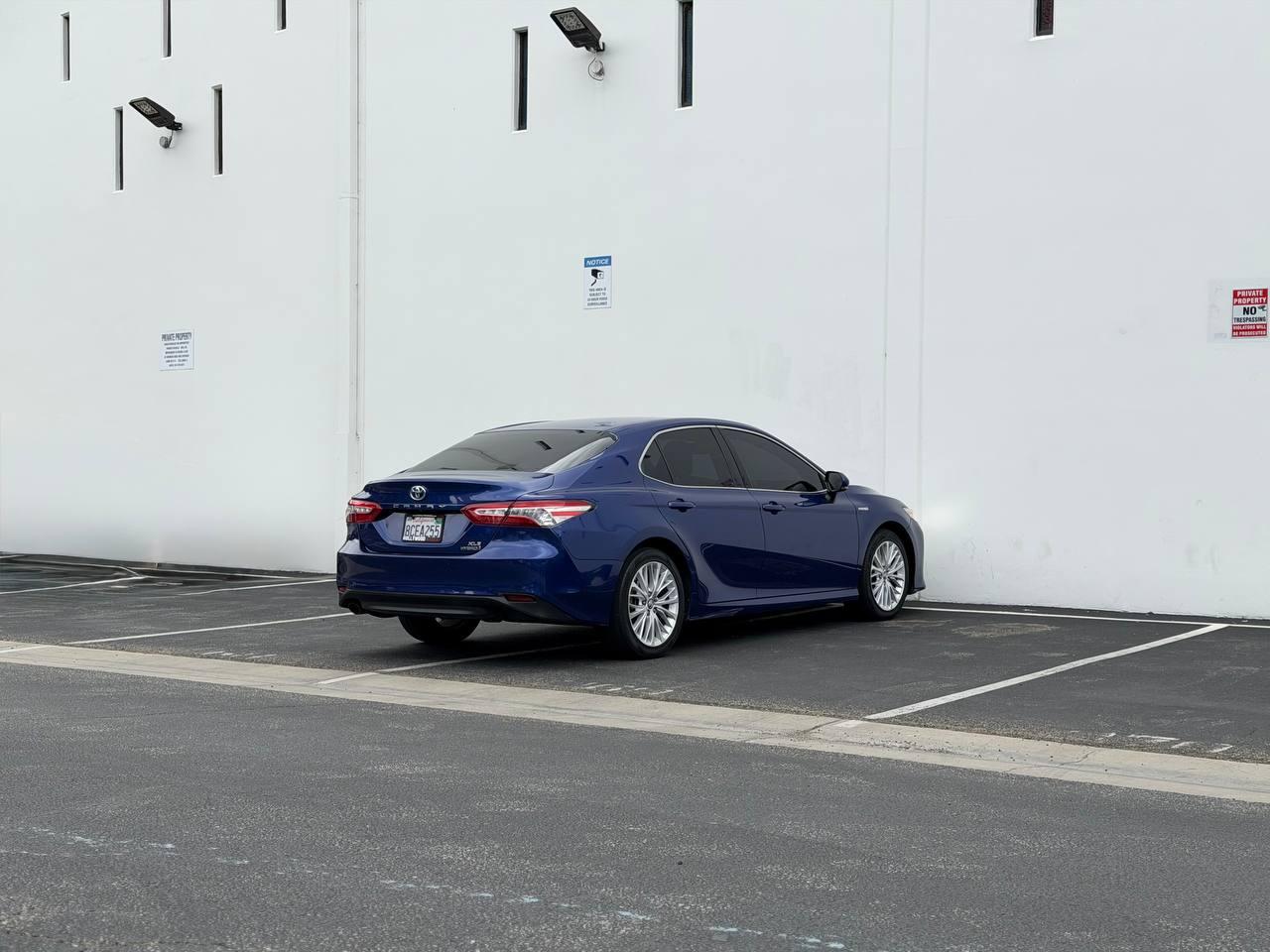Toyota Camry Hybrid XLE 2018