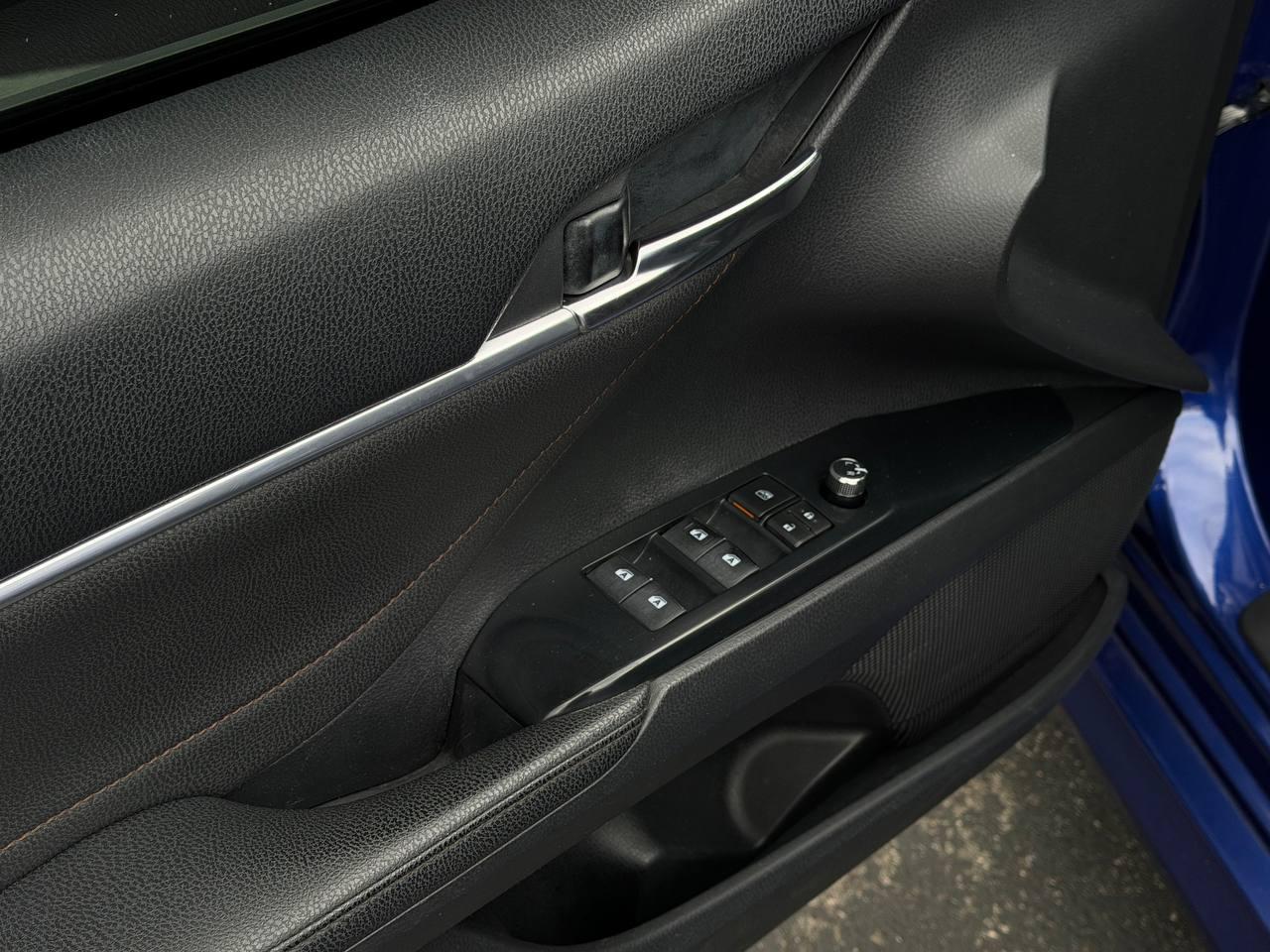 Toyota Camry Hybrid XLE 2018