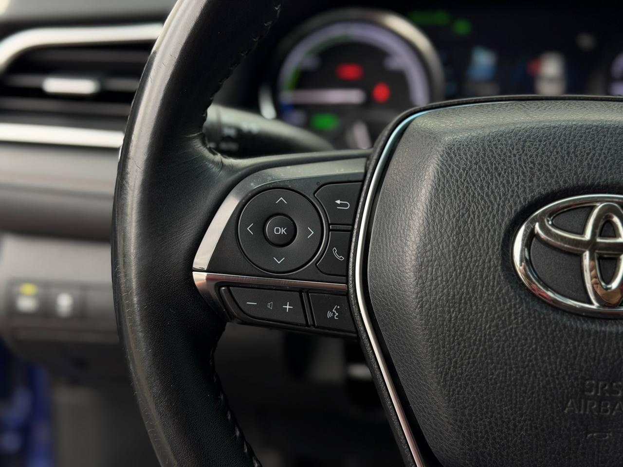 Toyota Camry Hybrid XLE 2018