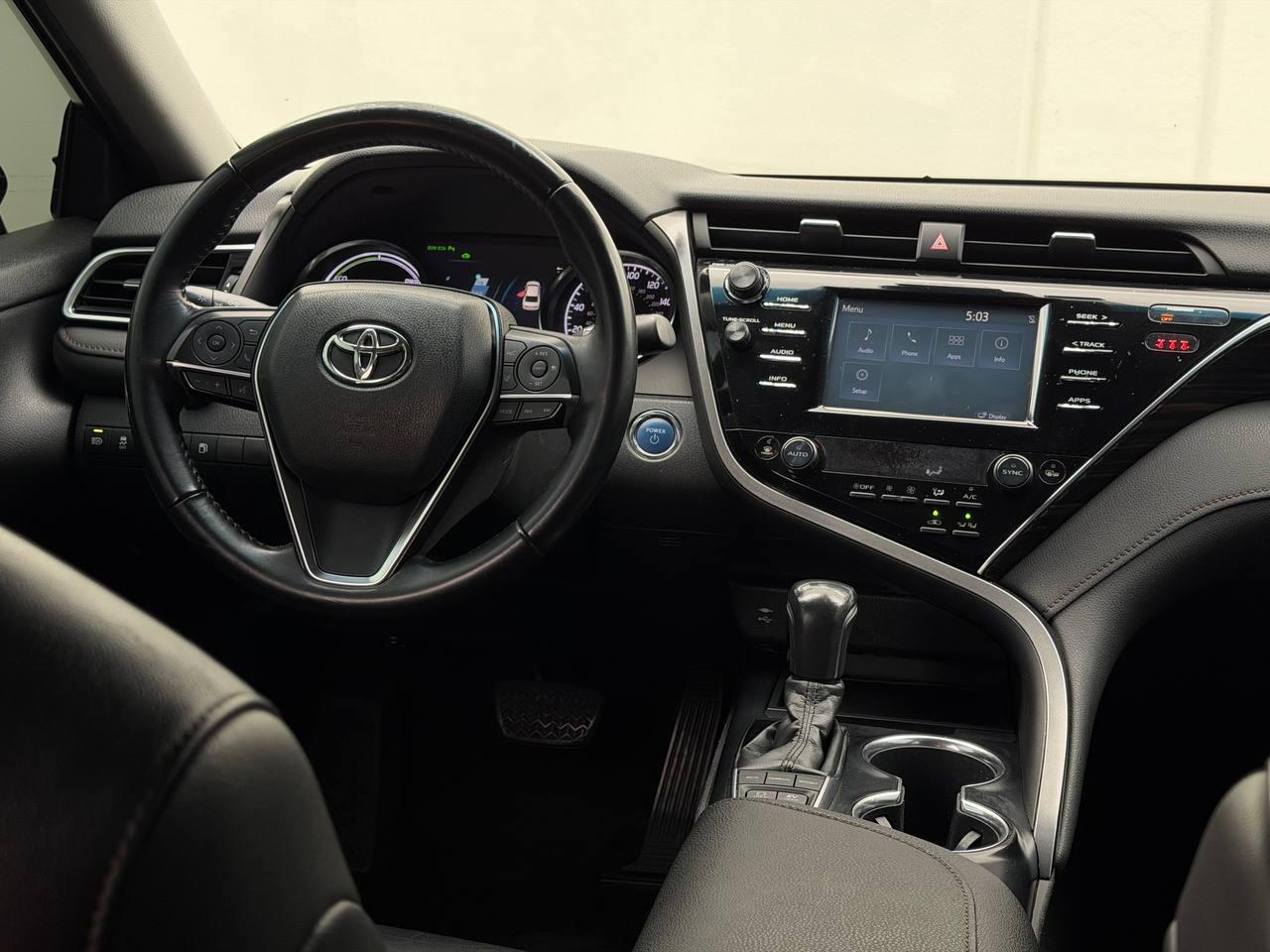 Toyota Camry Hybrid XLE 2018
