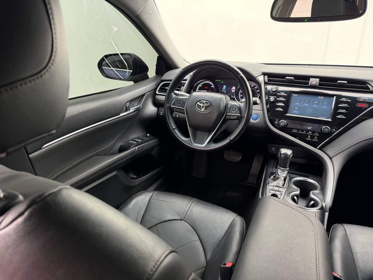 Toyota Camry Hybrid XLE 2018