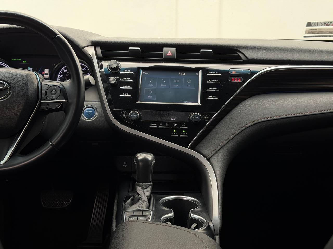 Toyota Camry Hybrid XLE 2018