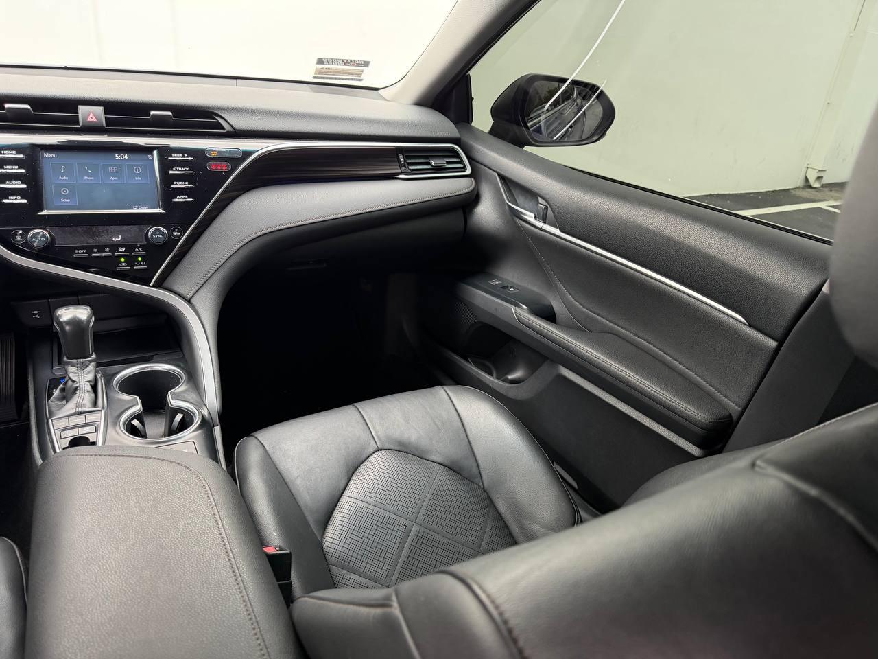 Toyota Camry Hybrid XLE 2018