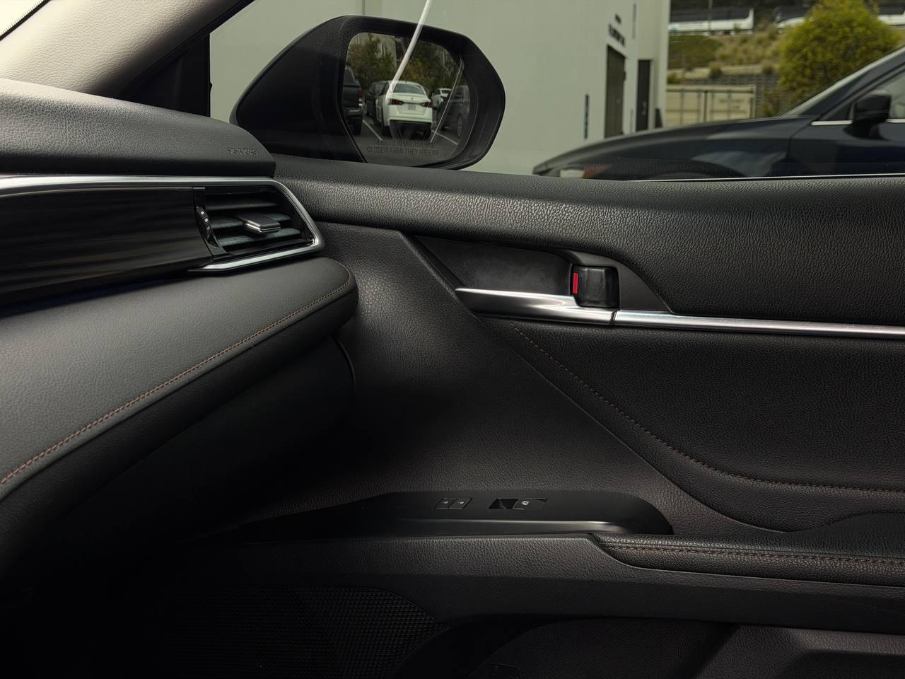 Toyota Camry Hybrid XLE 2018