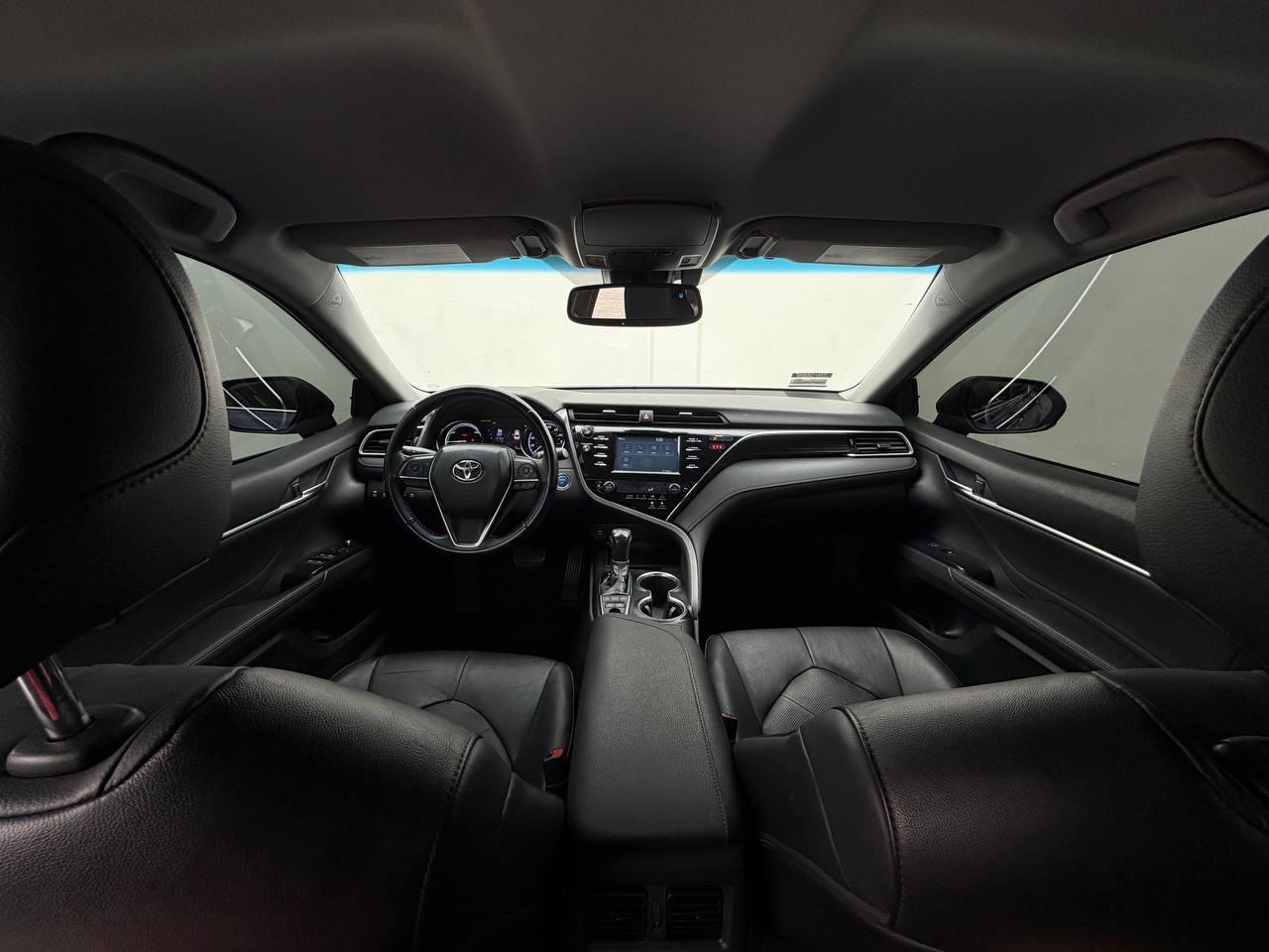 Toyota Camry Hybrid XLE 2018