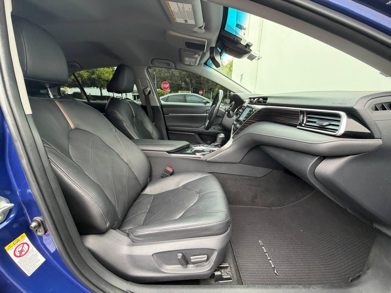 Toyota Camry Hybrid XLE 2018