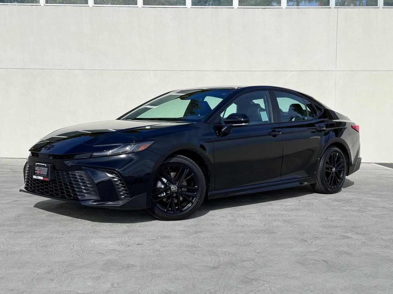 Toyota Camry Hybrid SE 2025