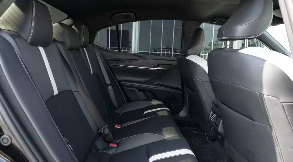 Toyota Camry Hybrid SE 2025