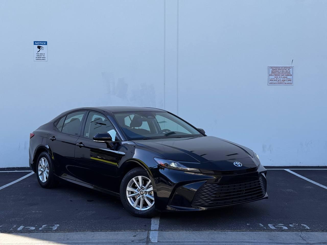 Toyota Camry Hybrid LE 2025