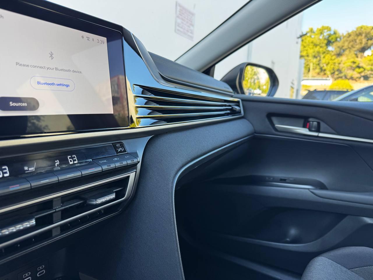 Toyota Camry Hybrid LE 2025