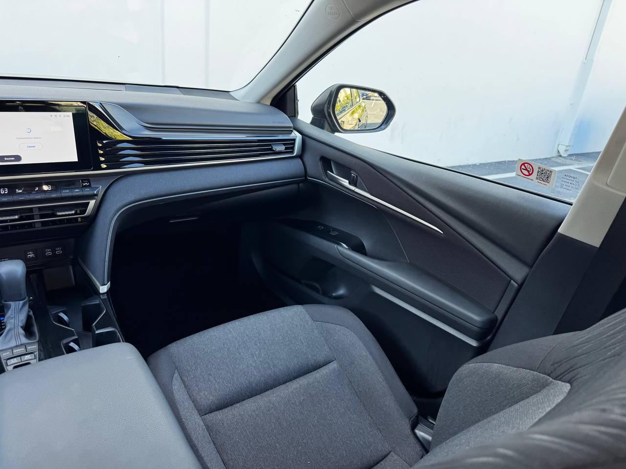 Toyota Camry Hybrid LE 2025