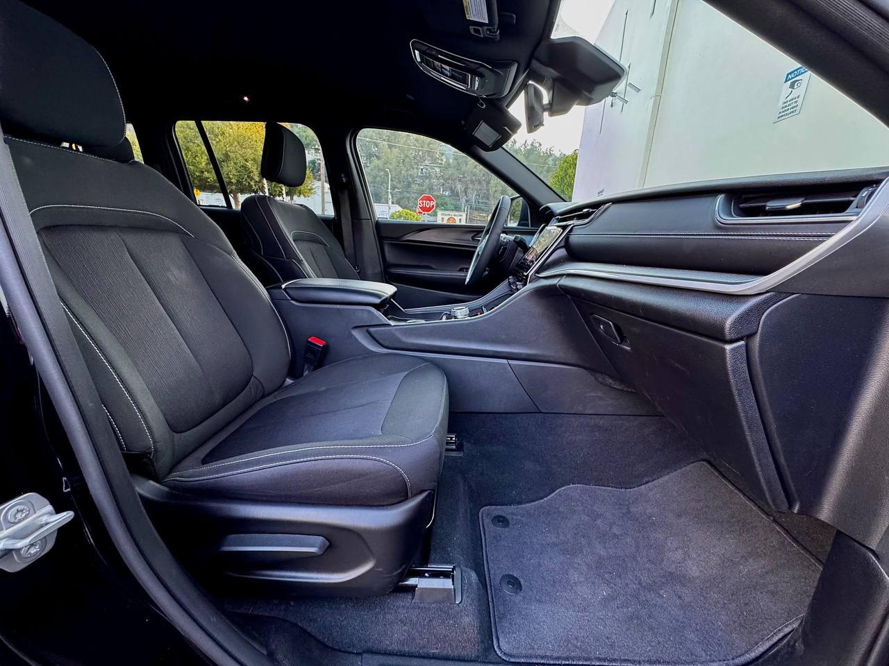 Jeep Grand Cherokee Laredo 2024