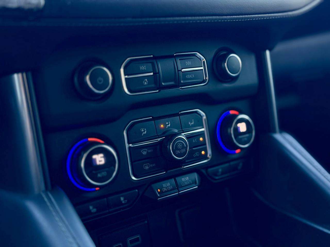 Chevrolet Suburban 1500 LT 2023