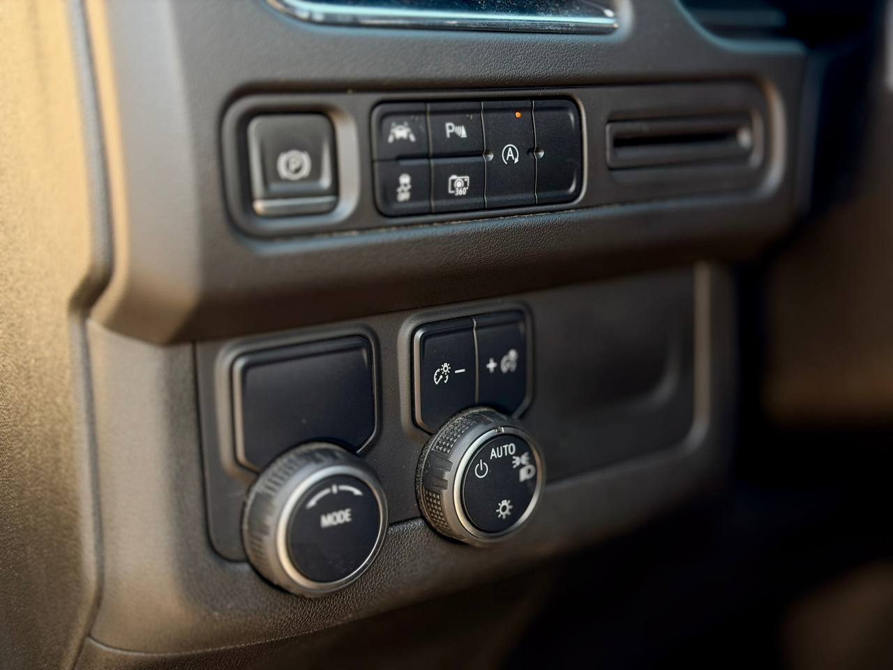 Chevrolet Suburban 1500 LT 2023