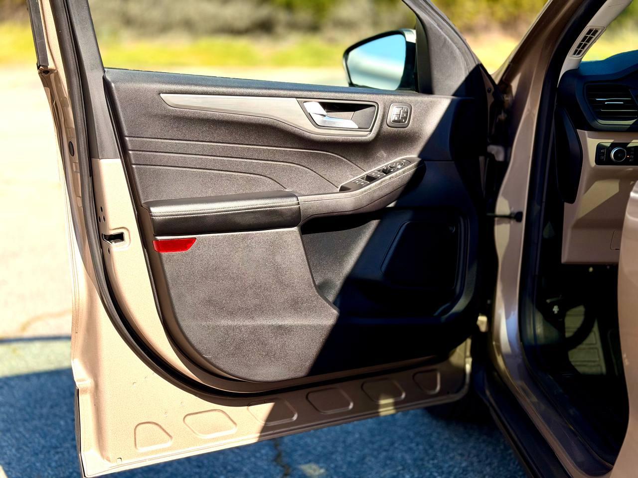 Ford Escape Hybrid Titanium 2021