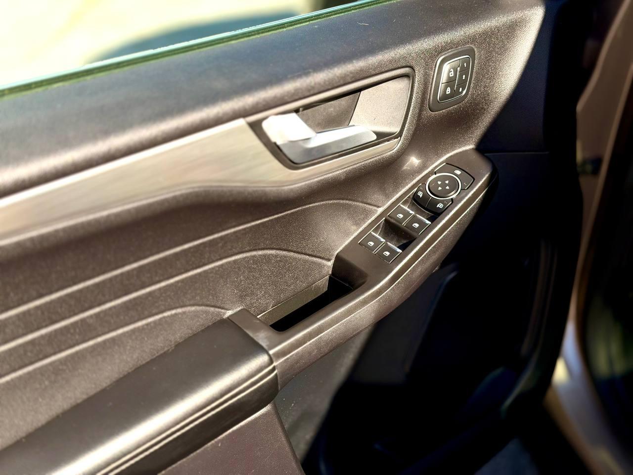 Ford Escape Hybrid Titanium 2021