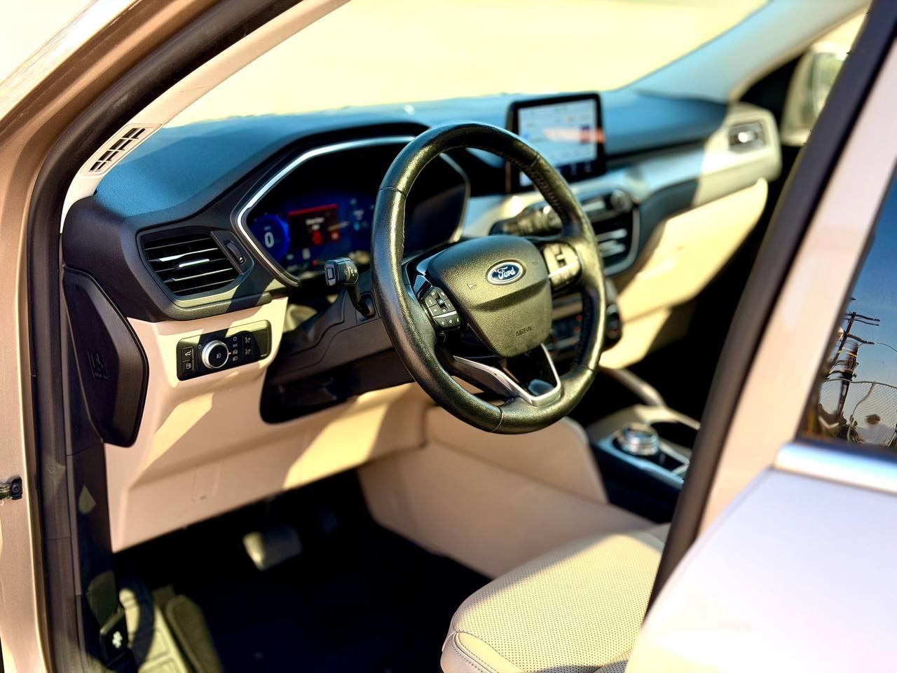 Ford Escape Hybrid Titanium 2021