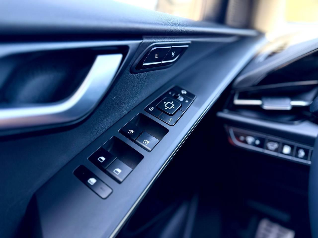 Kia Niro SX Touring 2023