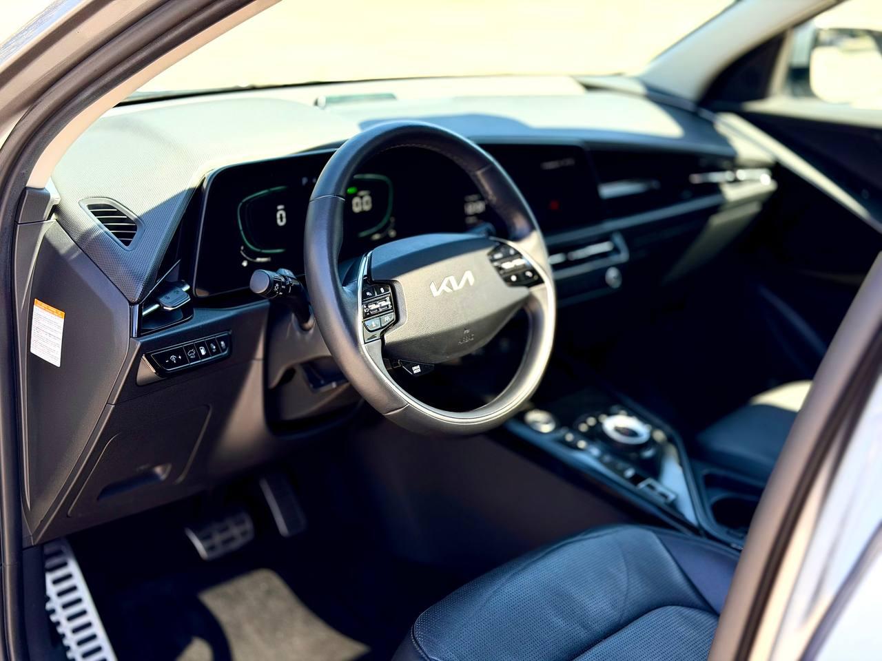 Kia Niro SX Touring 2023