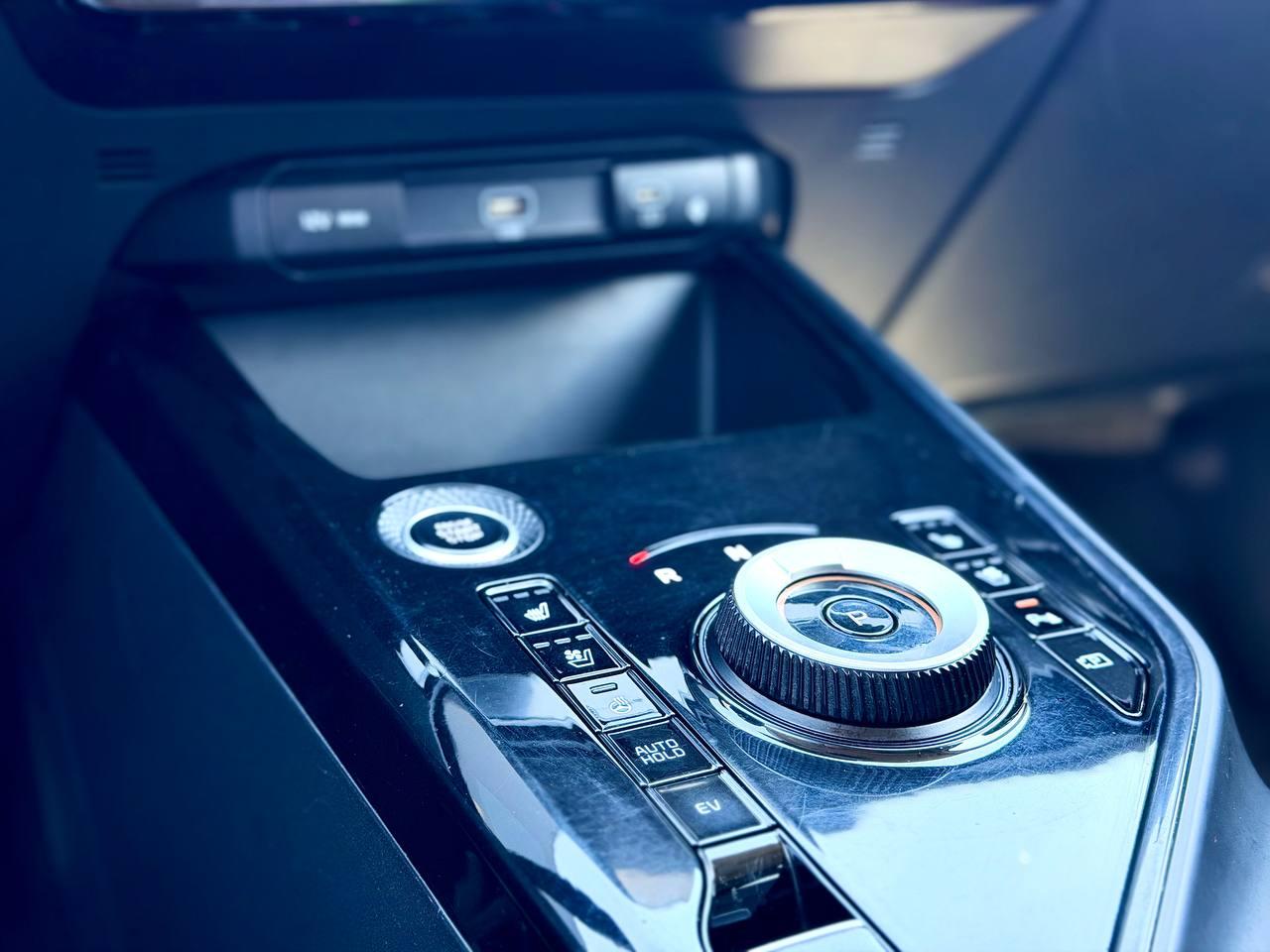 Kia Niro SX Touring 2023