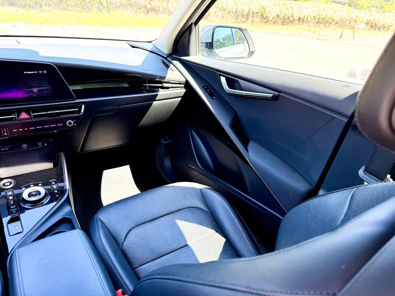 Kia Niro SX Touring 2023